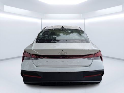New 2026 Hyundai Elantra SE FWD image 4