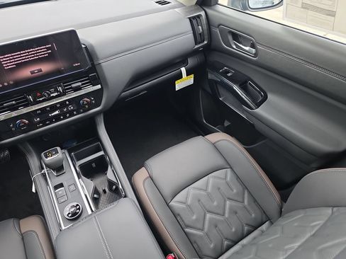 New 2026 Nissan Pathfinder Platinum AWD/4WD image 19