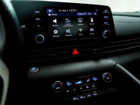 Used 2023 Hyundai Elantra SEL w/ Preferred Accessory Package FWD image 21