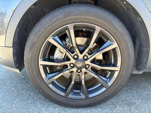 Used 2018 Ford Explorer XLT w/ Equipment Group 202A FWD image 21