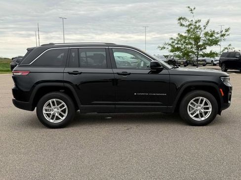 Used 2023 Jeep Grand Cherokee Laredo AWD/4WD image 5