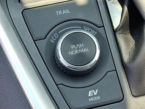 Certified 2022 Toyota RAV4 XLE w/ Convenience Package image 25