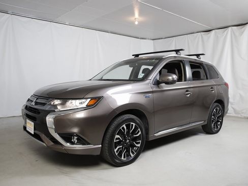 Used 2018 Mitsubishi Outlander SEL image 26