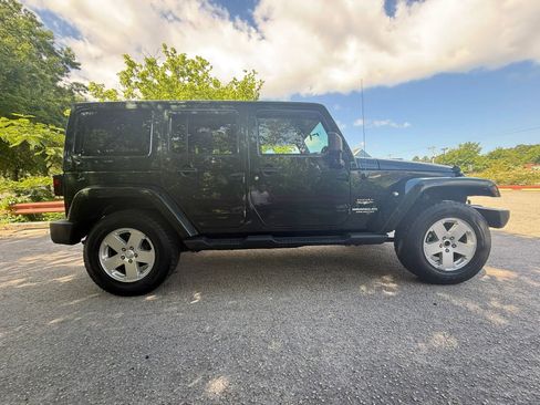 Used 2012 Jeep Wrangler Unlimited Sahara w/ Dual Top Group AWD/4WD image 5