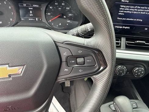 Used 2025 Chevrolet Trax LS w/ LS Convenience Package FWD image 21