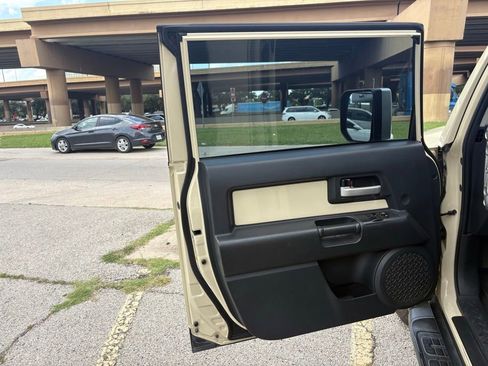Used 2008 Toyota FJ Cruiser 2WD image 15