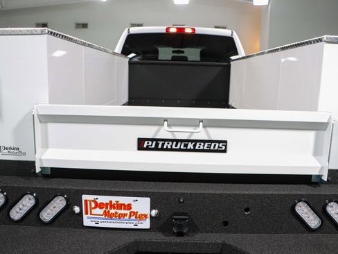 Used 2021 RAM 2500 Tradesman w/ Chrome Appearance Group image 9