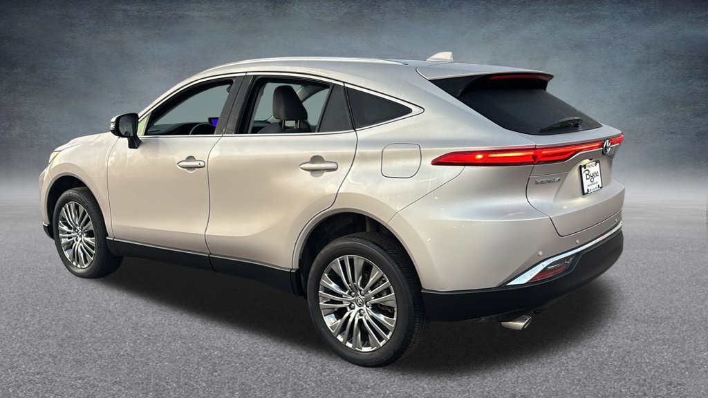 Used 2024 Toyota Venza XLE AWD/4WD image 6