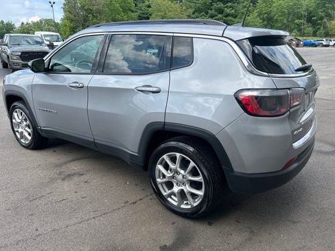 Used 2022 Jeep Compass Latitude AWD/4WD image 4
