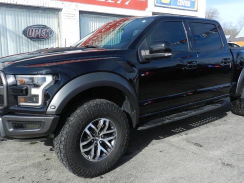 Used 2018 Ford F150 Raptor w/ Equipment Group 802A Luxury image 3