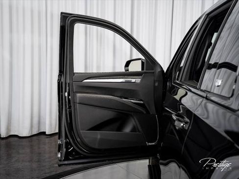 Used 2025 Cadillac Escalade ESV V AWD/4WD image 18