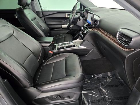 Used 2024 Ford Explorer Limited image 3