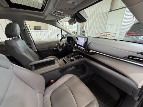 Used 2022 Toyota Sienna XLE AWD/4WD image 30