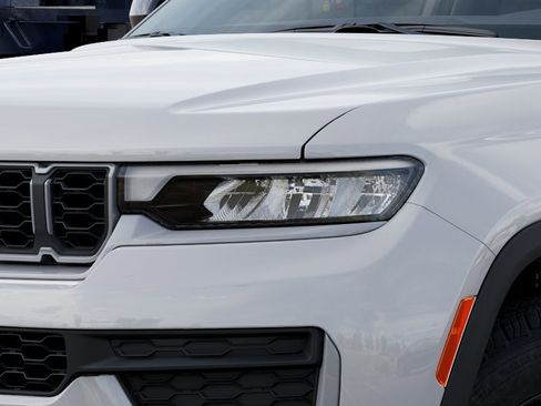 New 2026 Jeep Grand Cherokee Altitude AWD/4WD image 27