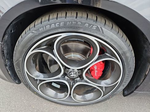 Used 2023 Alfa Romeo Giulia Veloce image 33