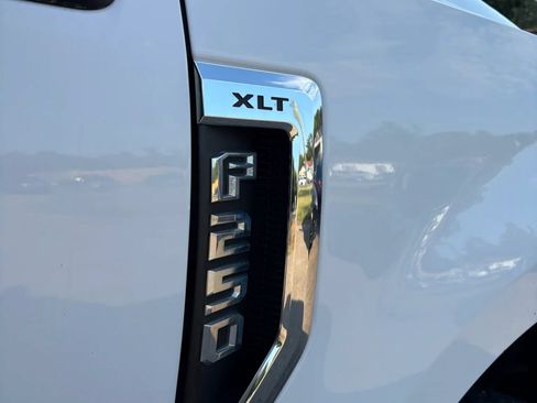 Used 2018 Ford F250 XLT w/ XLT Premium Package AWD/4WD image 47