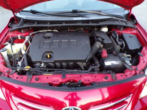 Used 2013 Toyota Corolla LE FWD image 39