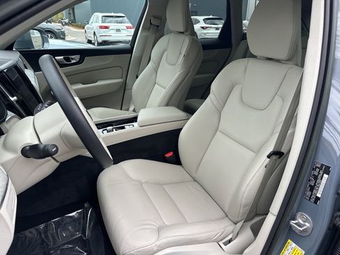 Used 2023 Volvo XC60 T8 Plus image 12