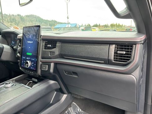 Used 2024 Ford Expedition Limited image 27
