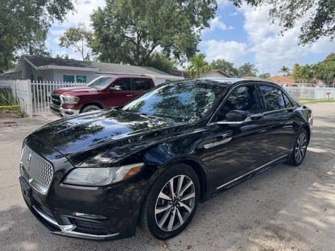 Used 2017 Lincoln Continental Premiere image 2