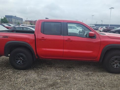 Used 2026 Nissan Frontier PRO-4X AWD/4WD image 3
