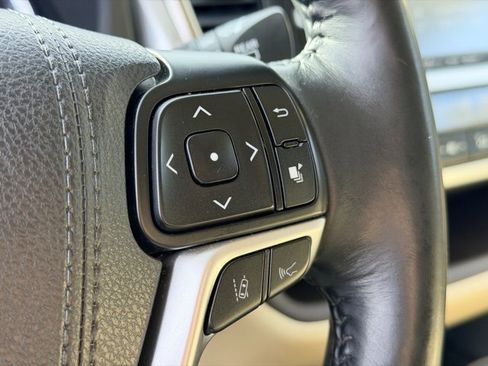 Used 2018 Toyota Highlander Limited image 10