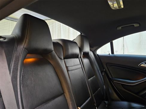 Used 2018 Mercedes-Benz CLA 250 image 15