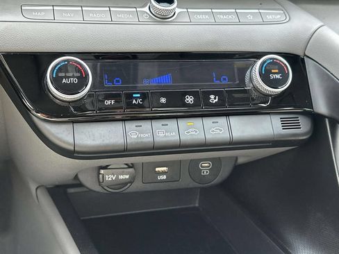 Used 2024 Hyundai Elantra SEL FWD image 35