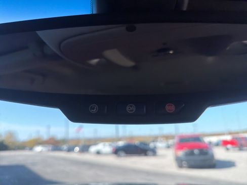 Used 2020 Chevrolet Suburban LT image 19