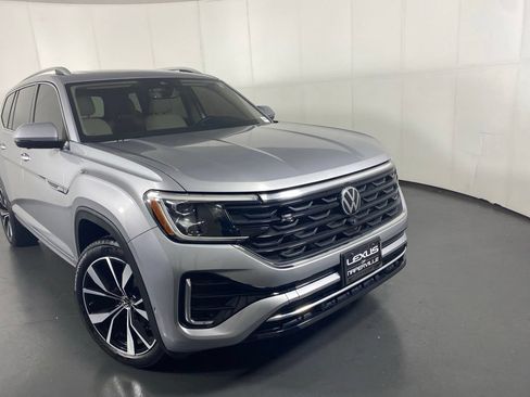 Used 2025 Volkswagen Atlas SEL Premium R-Line AWD/4WD image 2