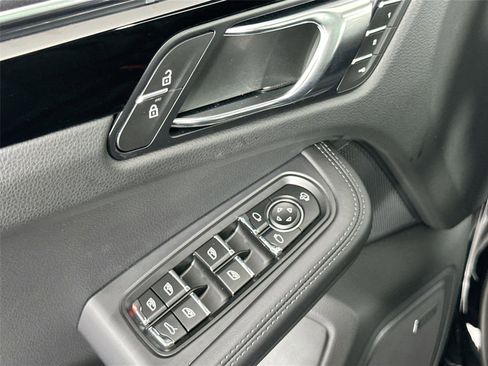 Used 2026 Porsche Macan Turbo AWD/4WD image 31
