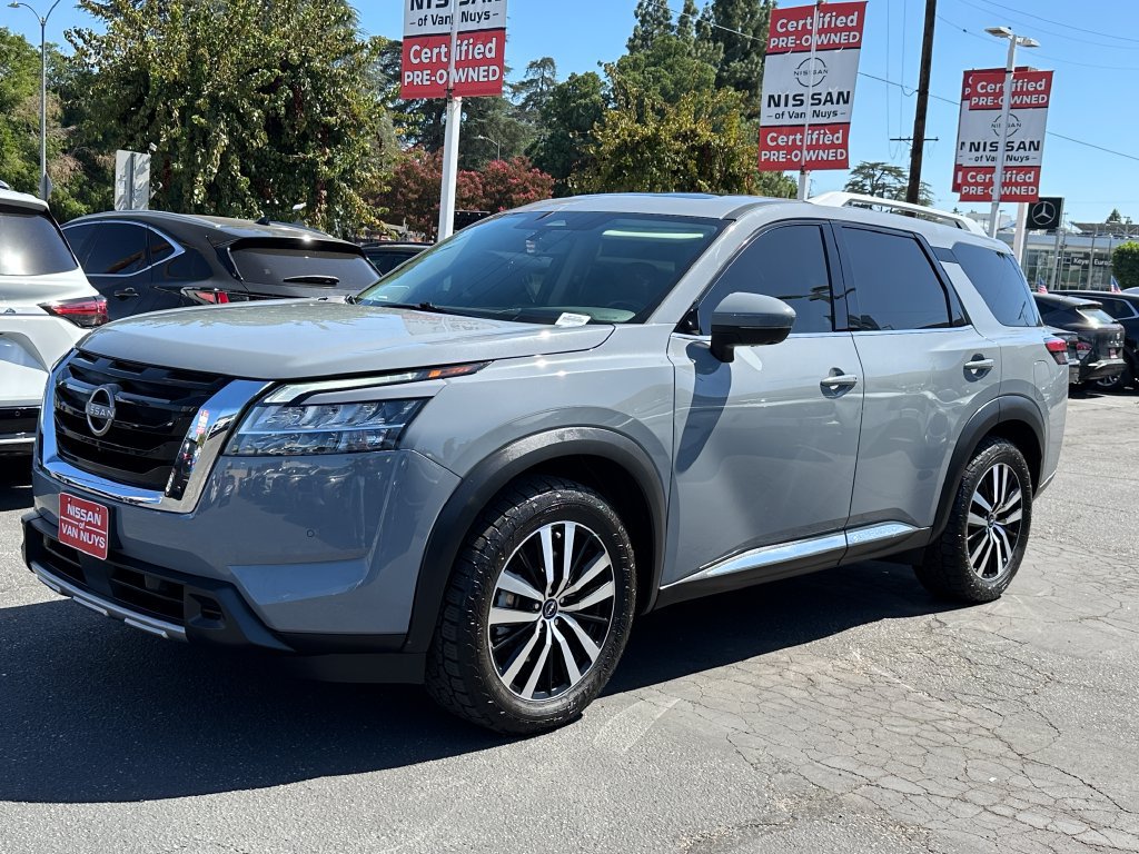 Used 2023 Nissan Pathfinder Platinum AWD/4WD image 2