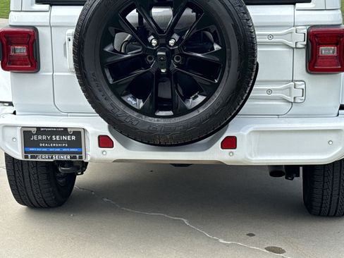 Used 2023 Jeep Wrangler Unlimited Sahara AWD/4WD image 13