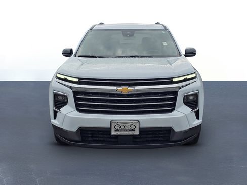 New 2026 Chevrolet Traverse LT w/ Driver Confidence Package FWD image 2