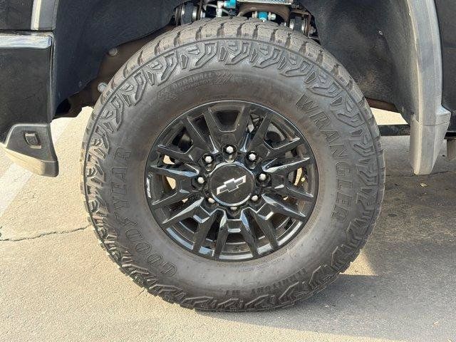 Used 2024 Chevrolet Silverado 2500 High Country w/ High Country Premium Package AWD/4WD image 6