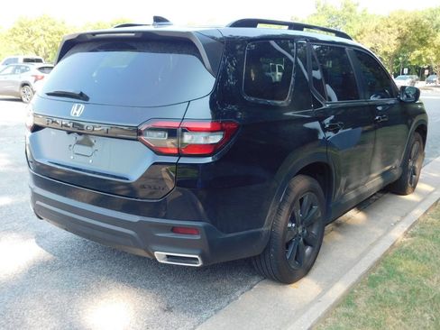 Certified 2025 Honda Pilot Sport image 4