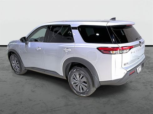 Certified 2025 Nissan Pathfinder S image 2