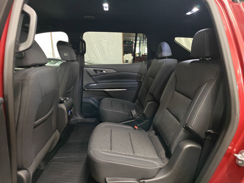 Used 2025 Chevrolet Traverse LT w/ Midnight/Sport Edition image 14