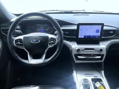 Used 2023 Ford Explorer XLT w/ Equipment Group 202A image 12