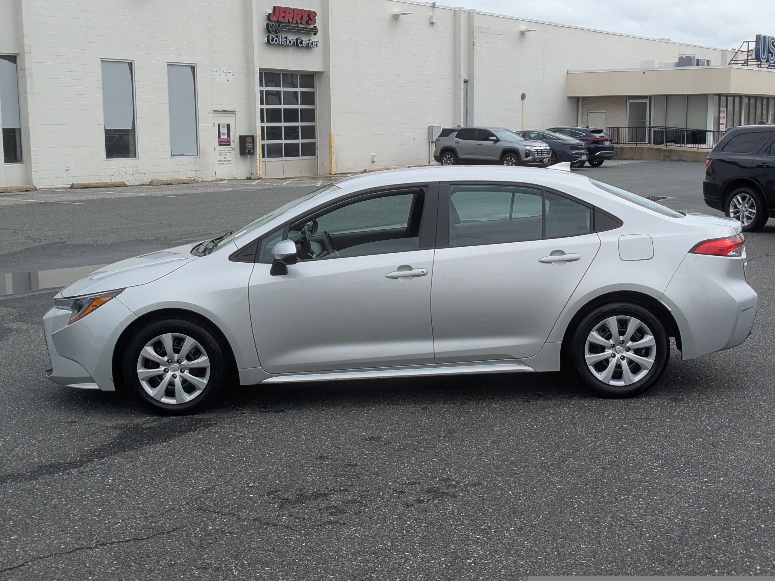 Used 2024 Toyota Corolla LE FWD image 5