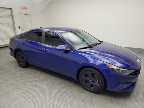 Used 2022 Hyundai Elantra SEL w/ Convenience Package FWD image 11