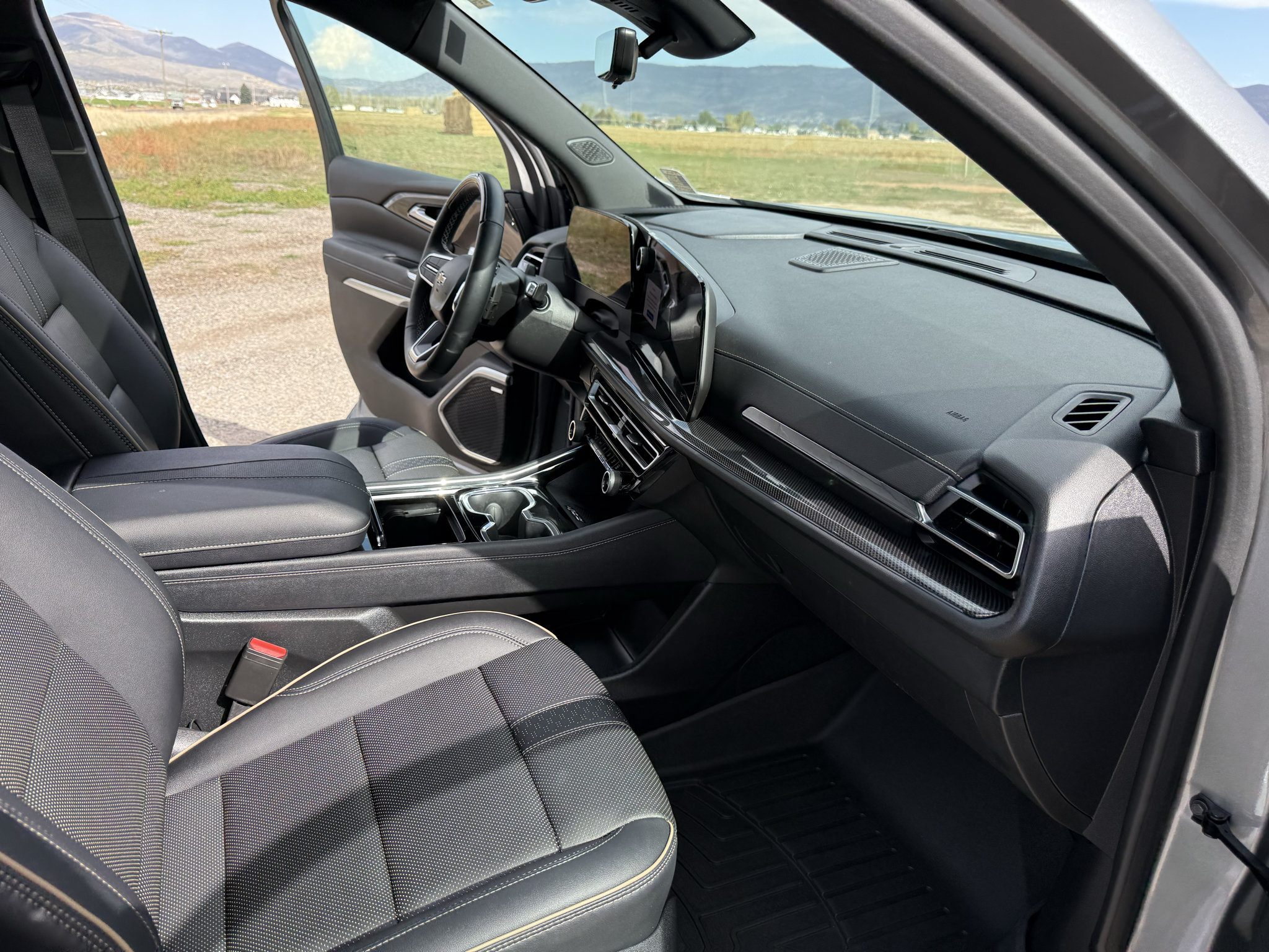 Used 2025 Chevrolet Traverse High Country AWD/4WD image 39