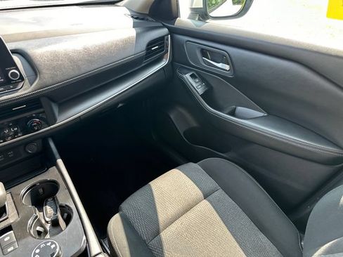 Used 2025 Nissan Rogue SV AWD/4WD image 21
