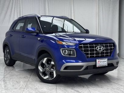 Used 2022 Hyundai Venue Limited w/ Cargo Package