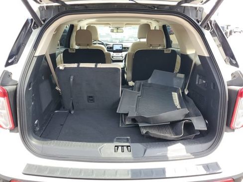 Used 2024 Ford Explorer XLT w/ Equipment Group 202A AWD/4WD image 8