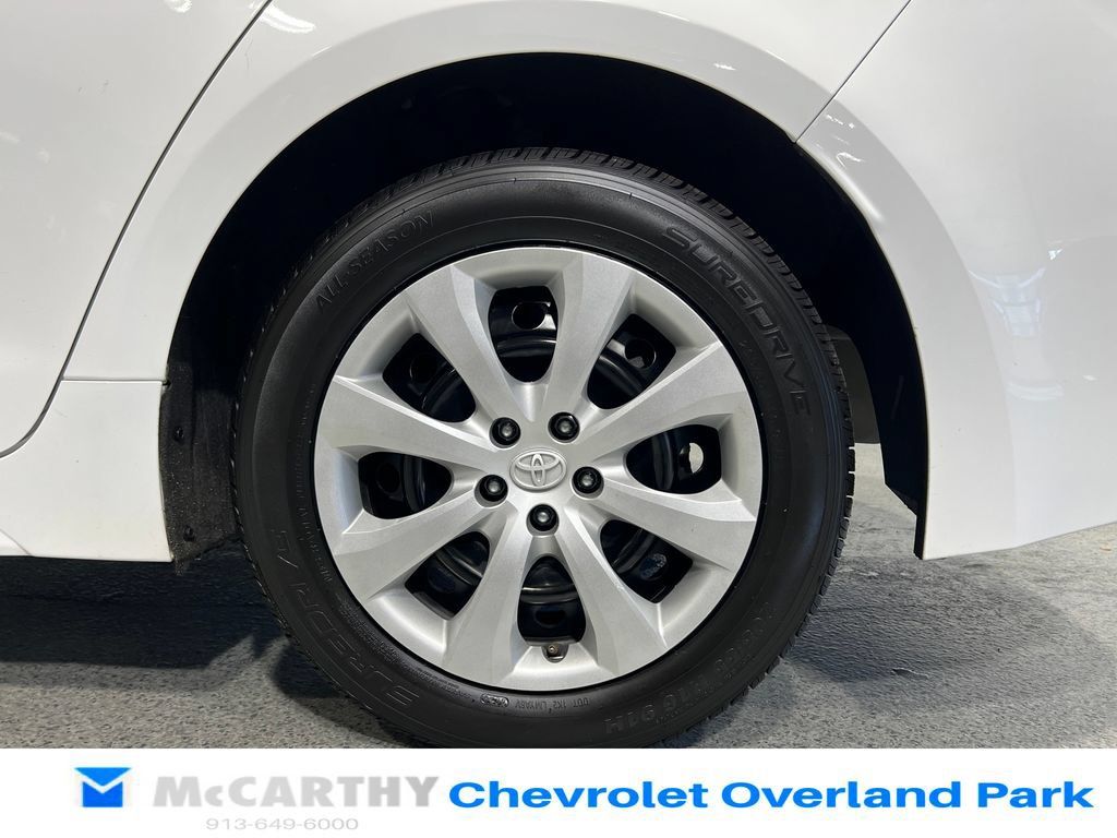 Used 2025 Toyota Corolla LE FWD image 25