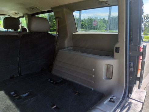Used 2003 HUMMER H2 w/ Preferred Equipment Group AWD/4WD image 48