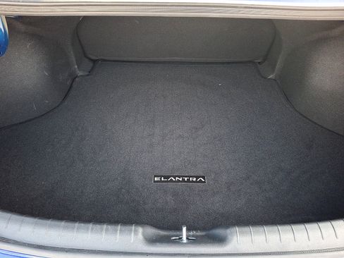 Certified 2025 Hyundai Elantra Sport image 29