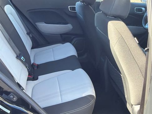 Used 2023 Hyundai Venue SEL image 14