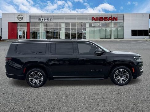 Used 2023 Jeep Wagoneer L Series II AWD/4WD image 8